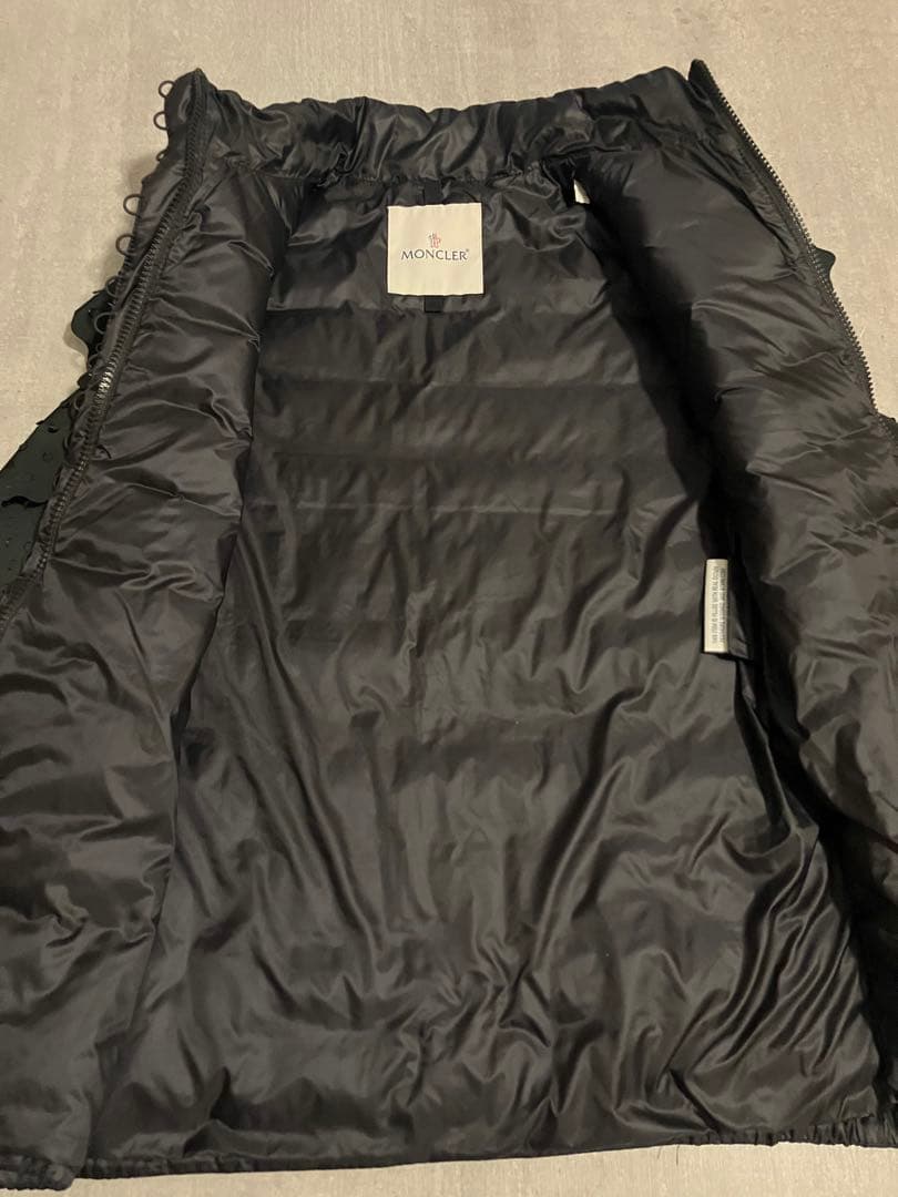 Moncler モンクレール　Sacaiとのコラボダウンベスト　Shinobu