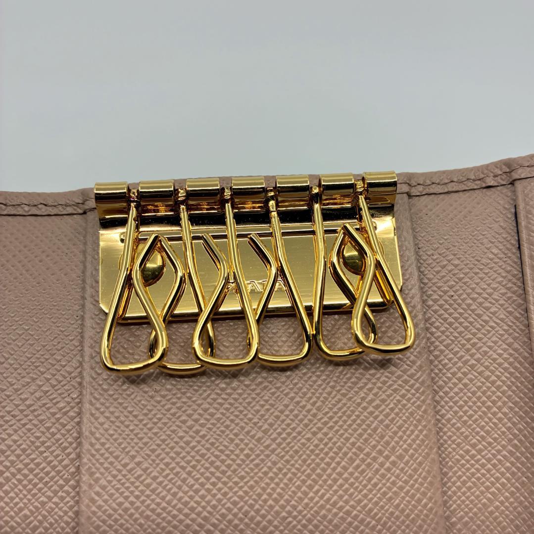 PRADA プラダ サフィアーノ 6連キーケース ピンクベージュ A1343A5