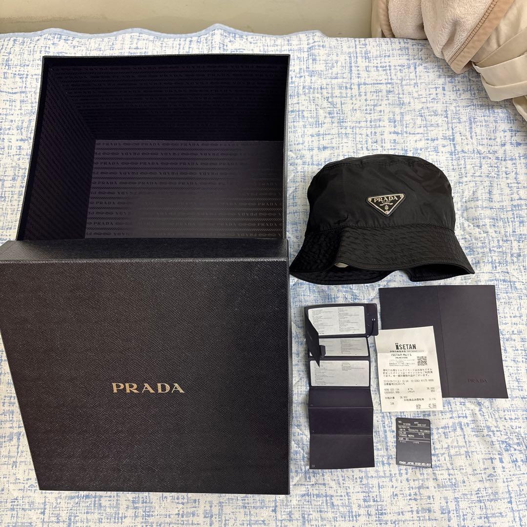 PRADA ナイロン バケットハット