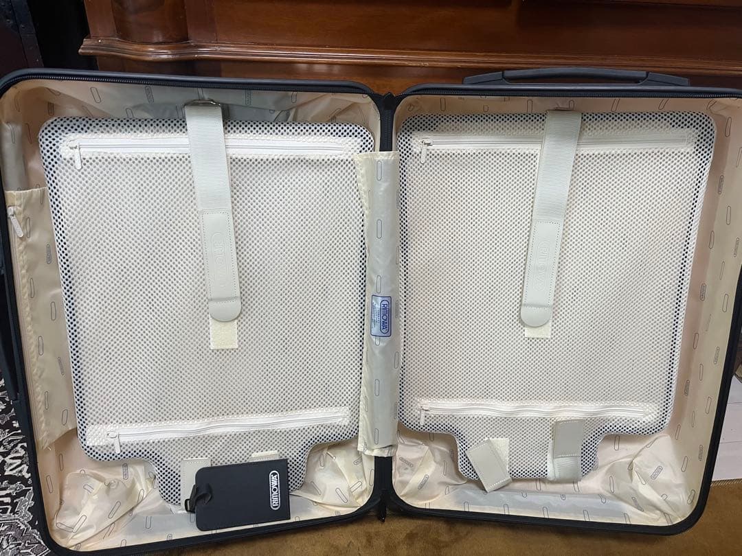 リモア　4輪　TSA キャリーケース