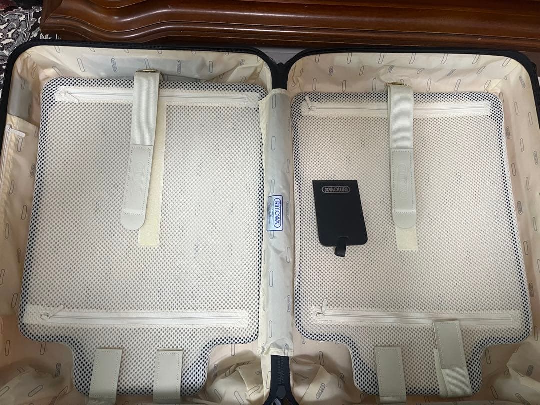 リモア　4輪　TSA キャリーケース