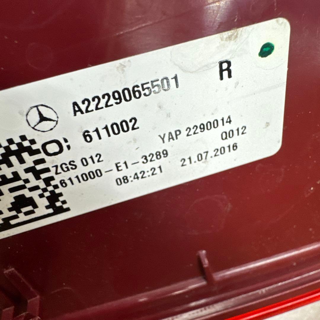 メルセデスベンツ　W222型Sクラス　左右テールレンズ