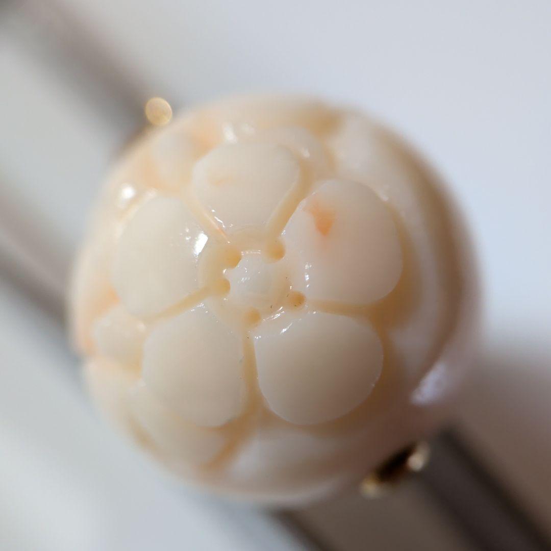 ペンダントトップ　K18　YG　珊瑚　丸玉　彫刻　20.80mm　12.81g