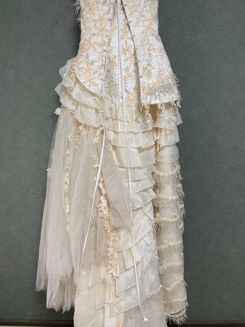 ウエディングドレス　7-11T 幸和ベルセゾン　フリル　ベージュ　アシンメトリー