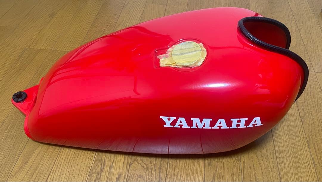 YAMAHA SR400 タンク 赤