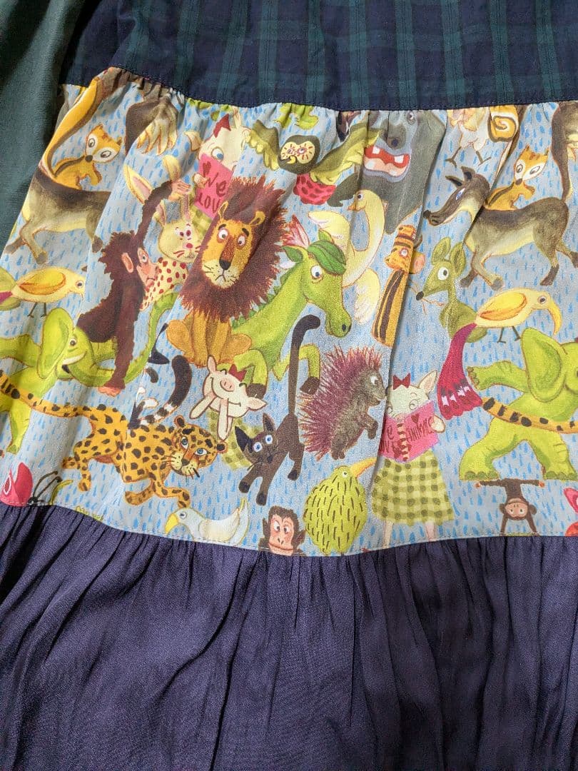 美品オレボレブラ、花のビジューや動物達の色柄が綺麗なチュニック、素敵です☆彡