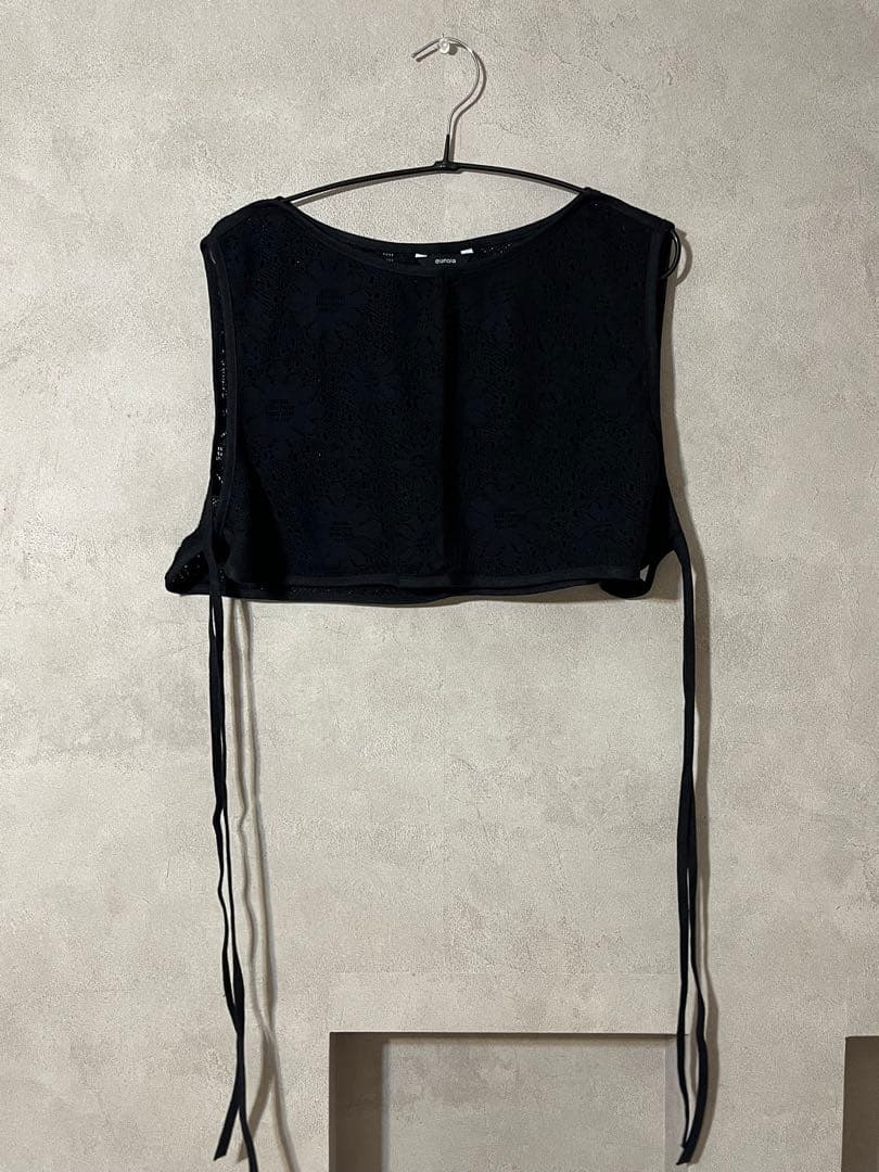 ユノイア　透かしレース模様ベスト