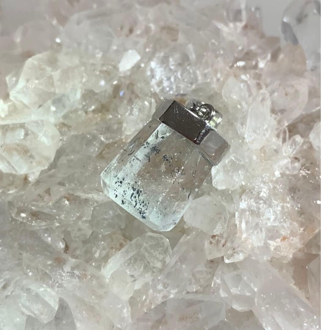 スティブナイトインクォーツ　ペンダントトップ