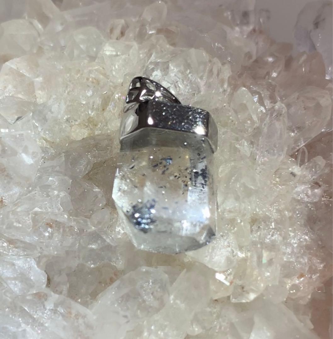 スティブナイトインクォーツ　ペンダントトップ