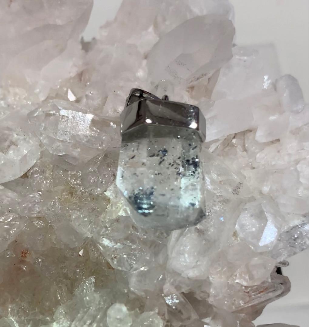 スティブナイトインクォーツ　ペンダントトップ