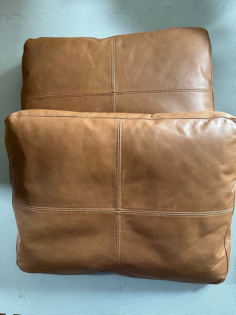 や*ま様 ウニコ　unico レザークッション　本革　茶色　ベージュ　ブラウン