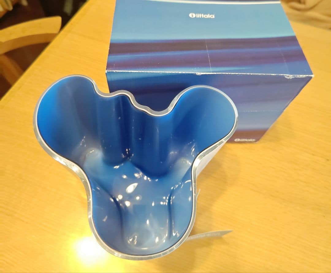  フラワーベース ホワイト/ブルー