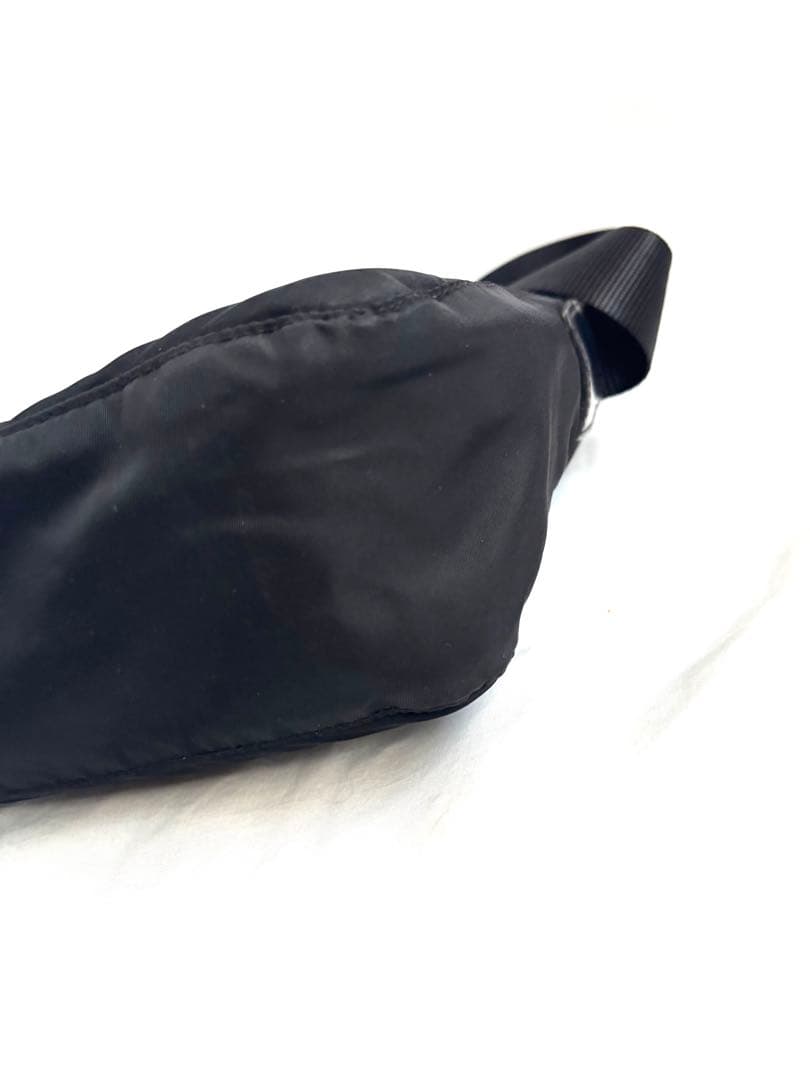 PRADA プラダ ブラック ナイロンショルダーバッグ 三角ロゴ