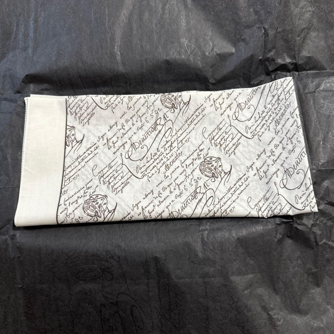 ベルルッティ☆高級ハンカチーフ☆新品未使用☆上質な肌触り☆