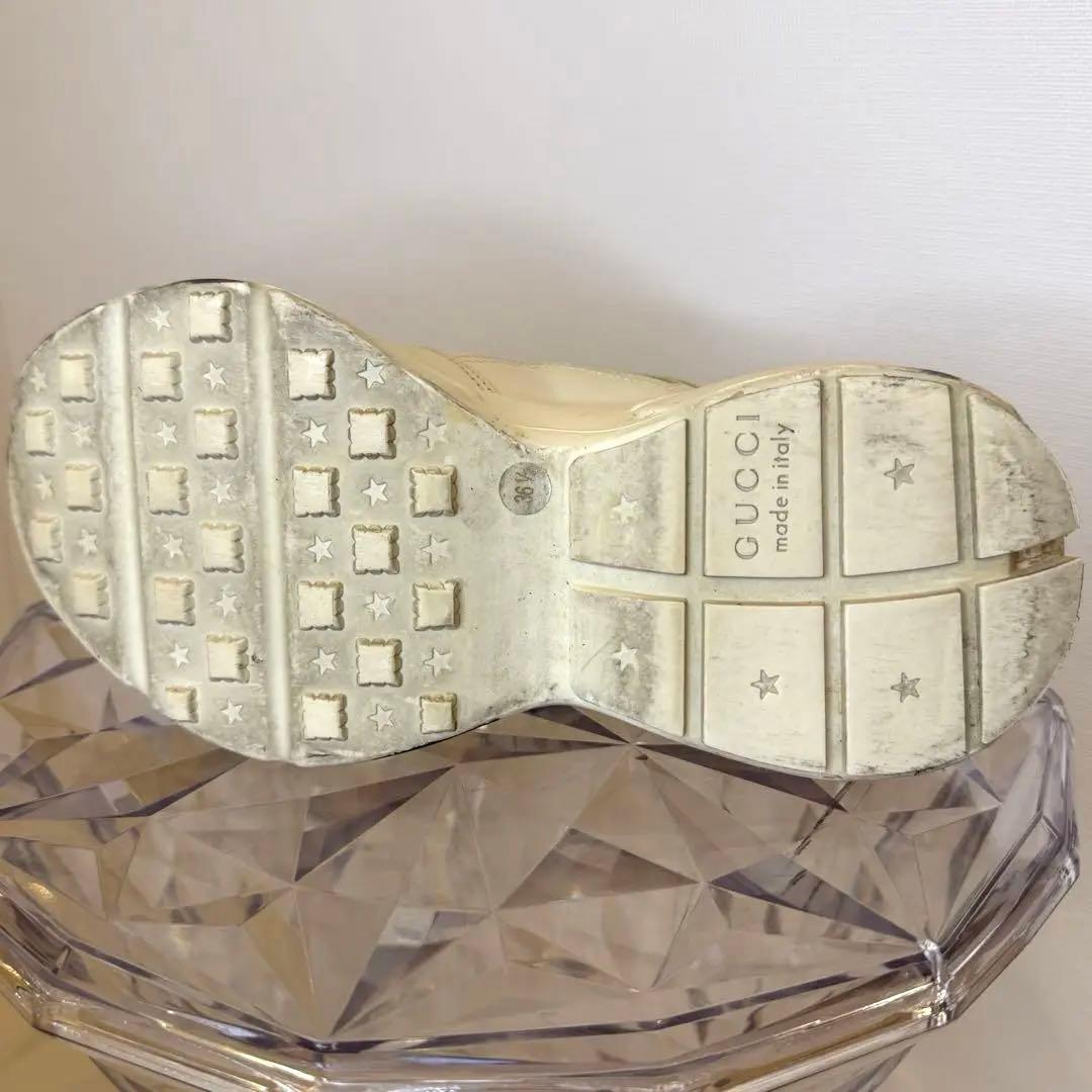 GUCCI スニーカー 女性 ディズニーコラボ 袋付き 替え紐付き クリーム色