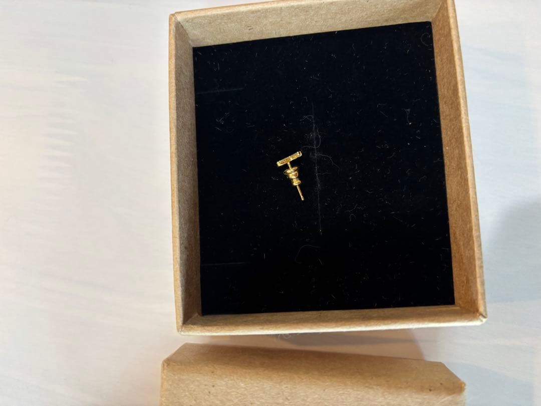 ま*様 AMI PARIS ゴールド 片耳用ピアス