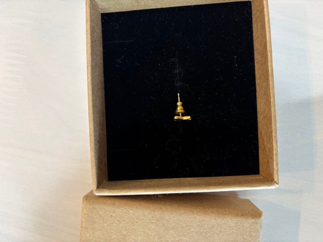 ま*様 AMI PARIS ゴールド 片耳用ピアス