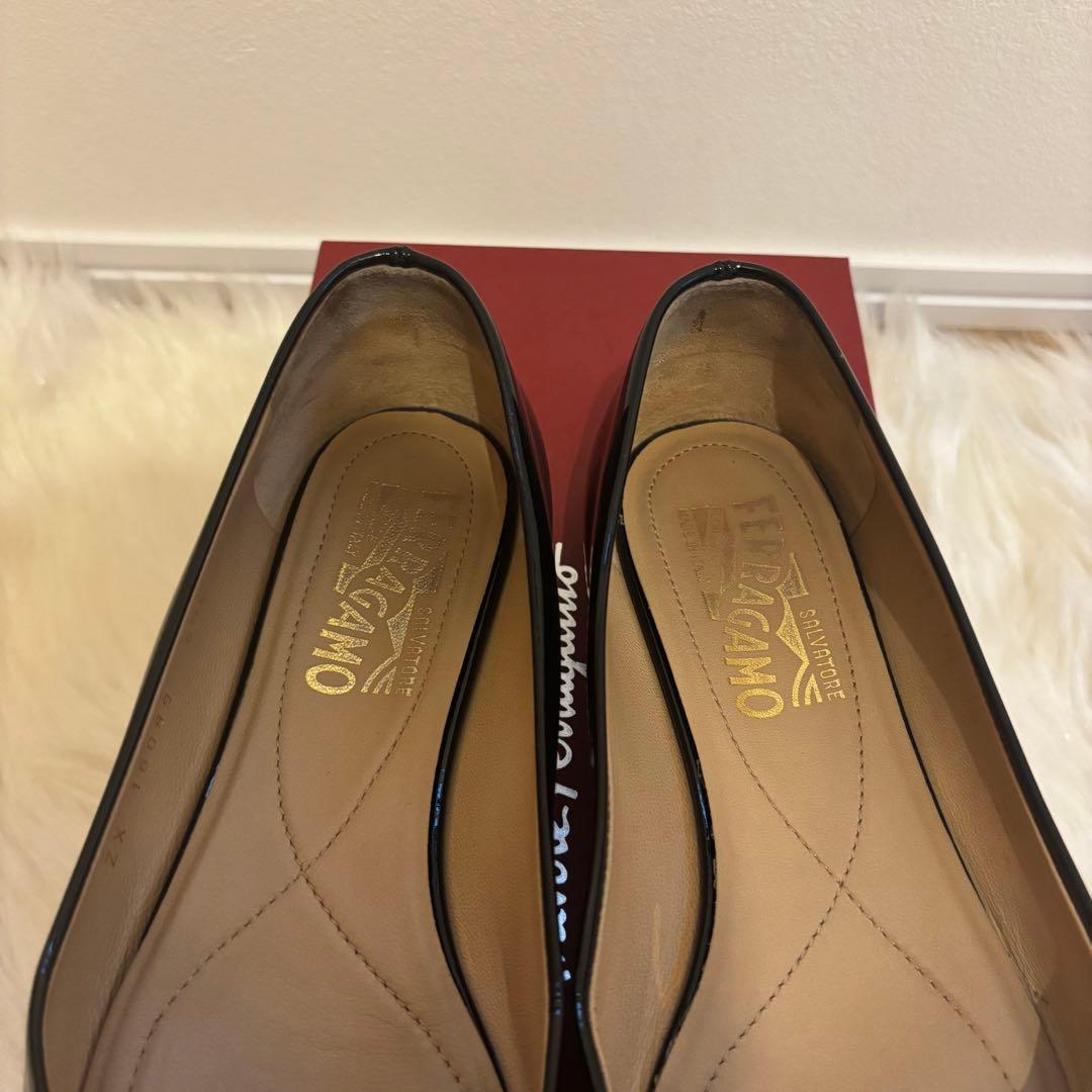週末セール！Ferragamo フラットシューズ ヴァリナ ブラック