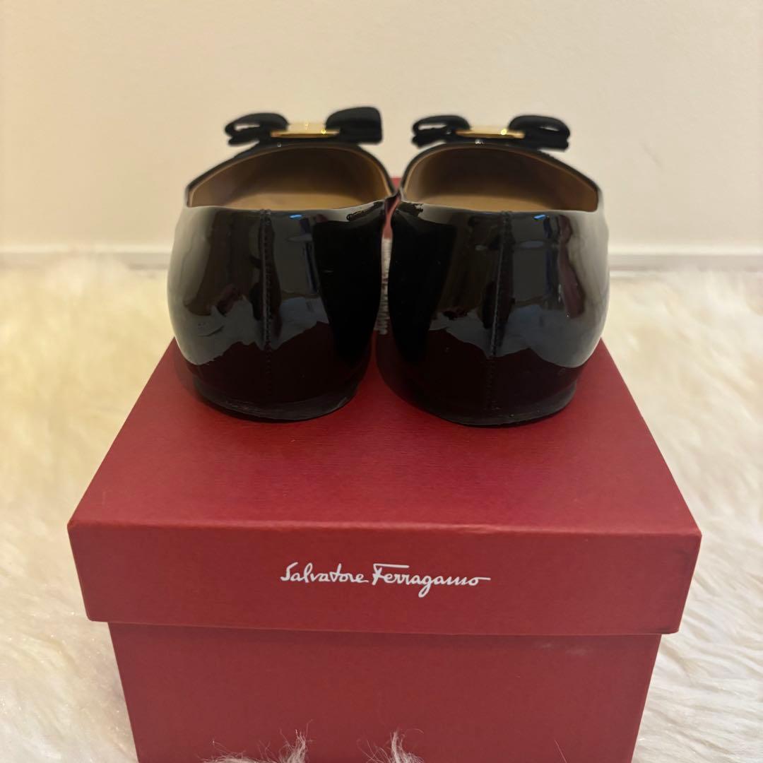 週末セール！Ferragamo フラットシューズ ヴァリナ ブラック