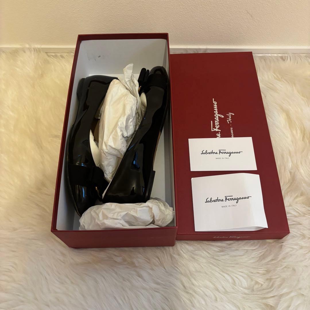 週末セール！Ferragamo フラットシューズ ヴァリナ ブラック