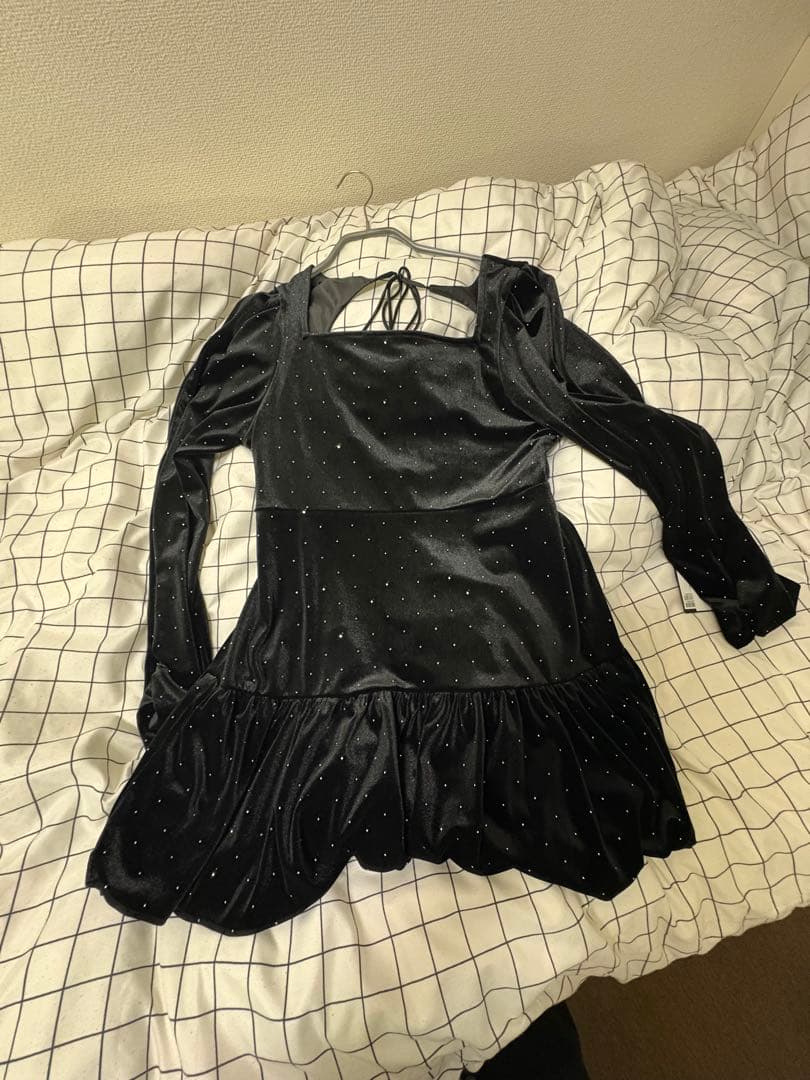 Kasutane ベロアスタッズミニワンピース