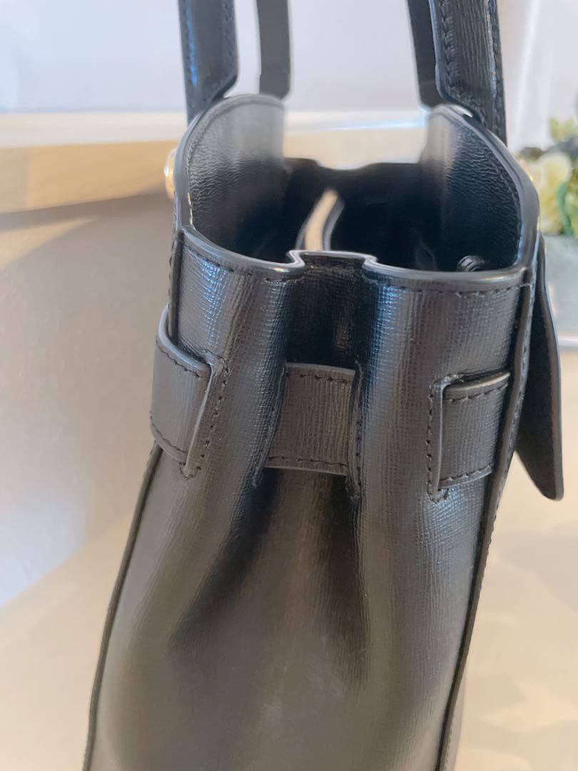 【極美品】FURLA ブラック 　濃紺　ネイビー　フルラ　ハンドバッグ