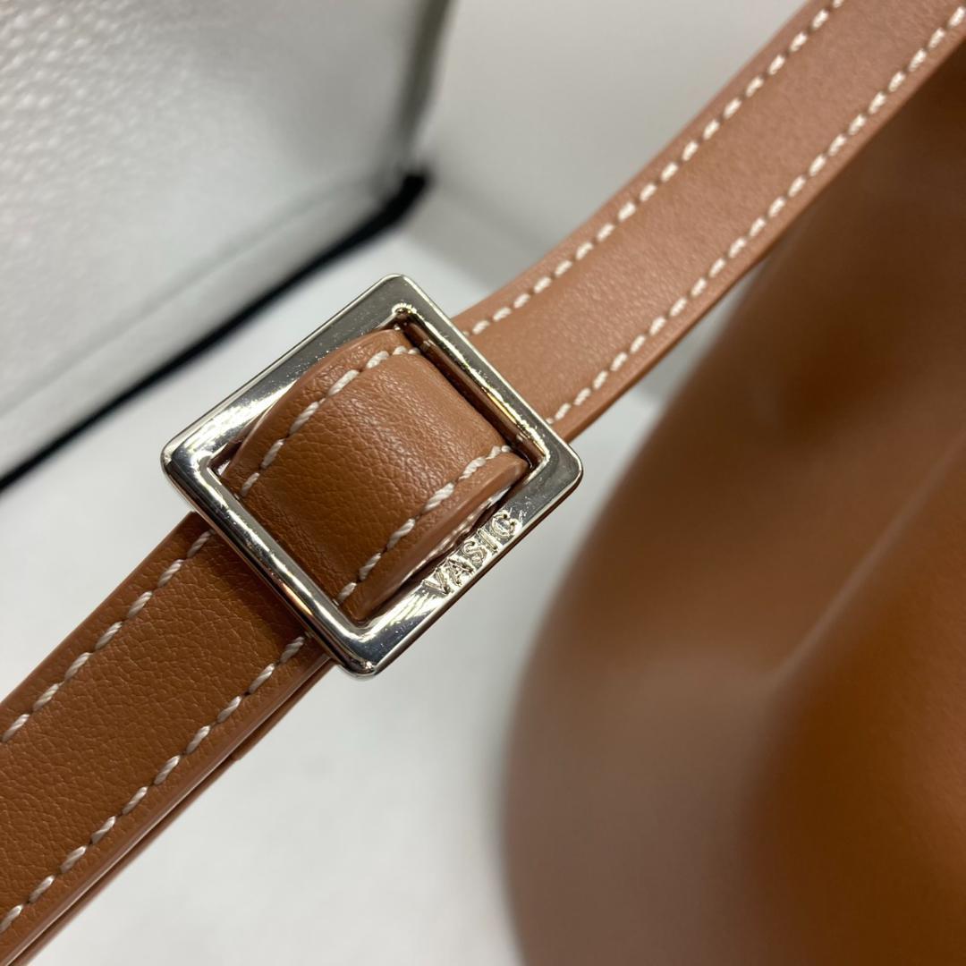 ▼美品　vasic CLUB MINI ショルダーバッグ　レザー　ブラウン