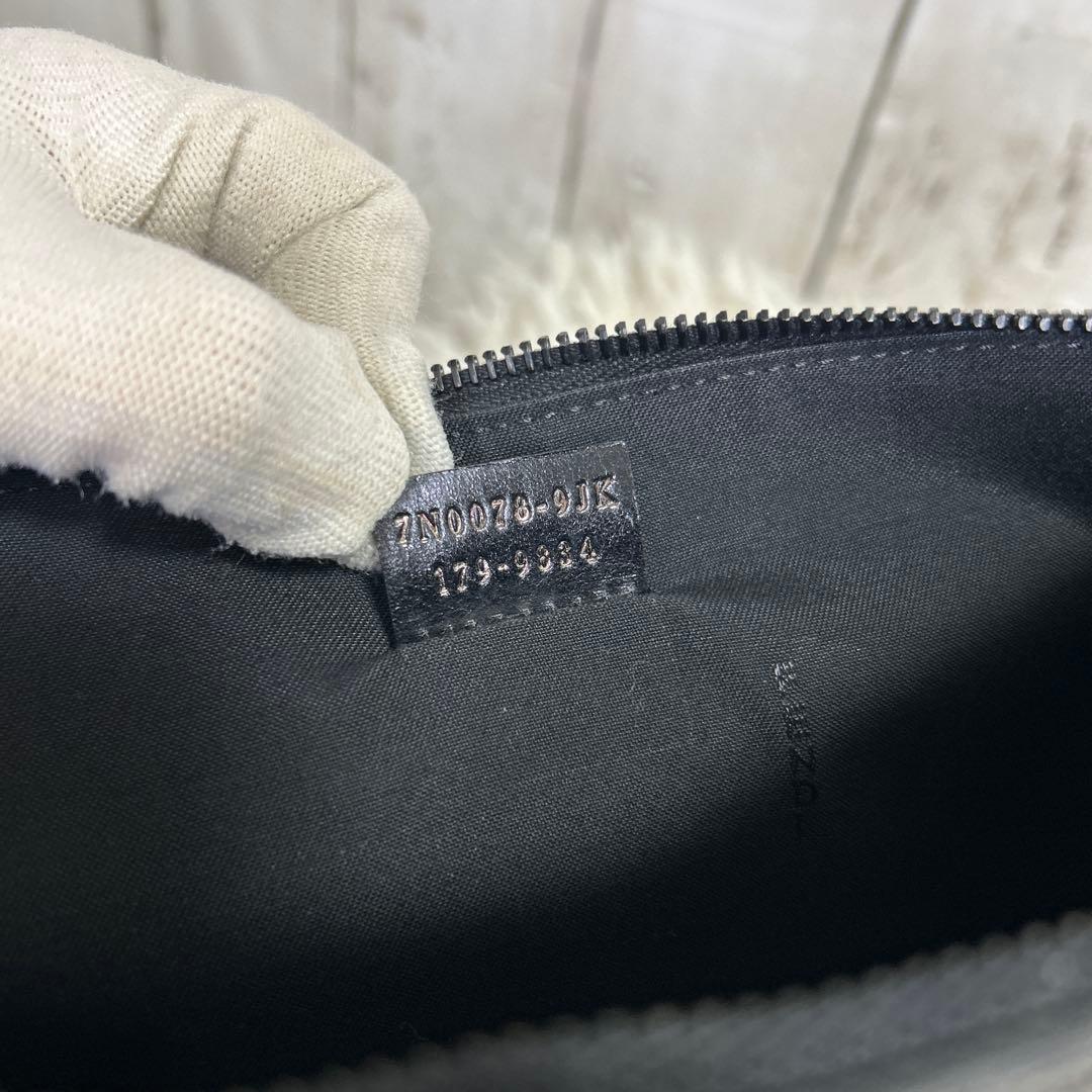 FENDI クラッチバッグ モンスター セカンドバッグ　バグズ　　レザー