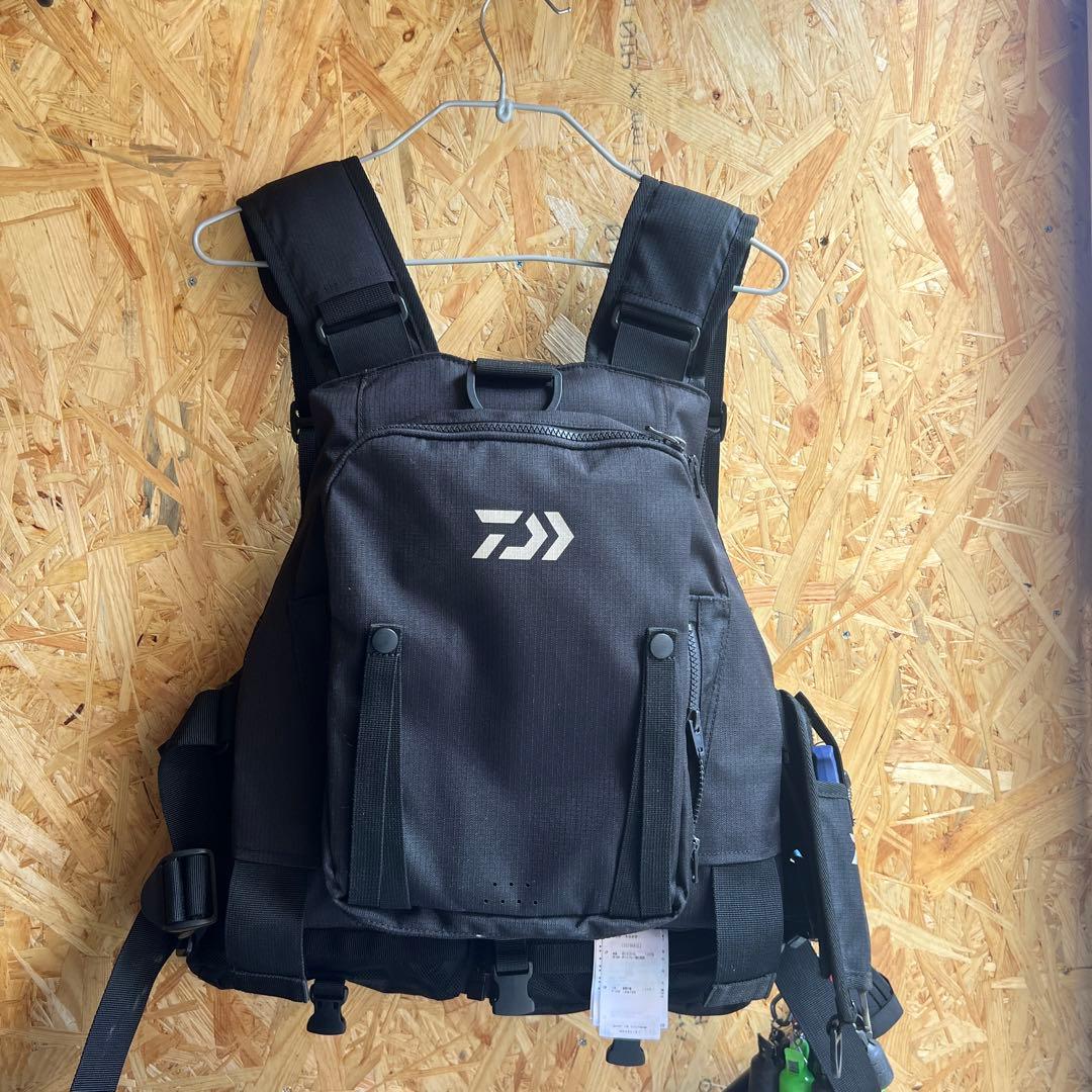 Daiwa ブラックライフジャケット　エギング　フローティングベスト
