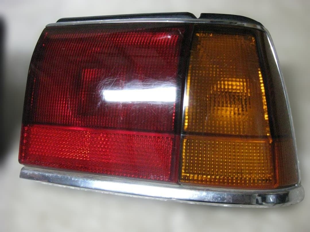 AE81　カローラ　純正　テール　キレイ目　純正ハーネス付き