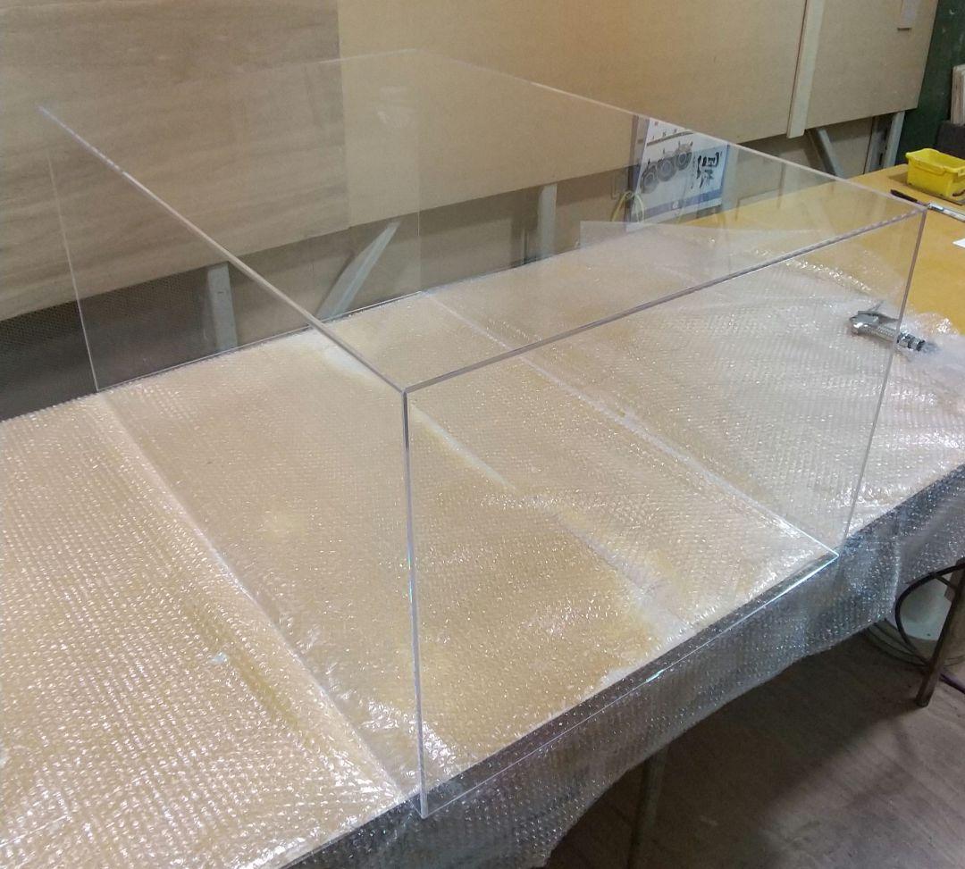 大型透明アクリルボックス 店舗什器 ディスプレイ