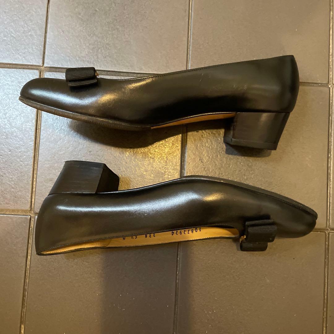 新品同様！！サルヴァトーレフェラガモ　ヴァリナ　フラット ヴァラリボン　23cm