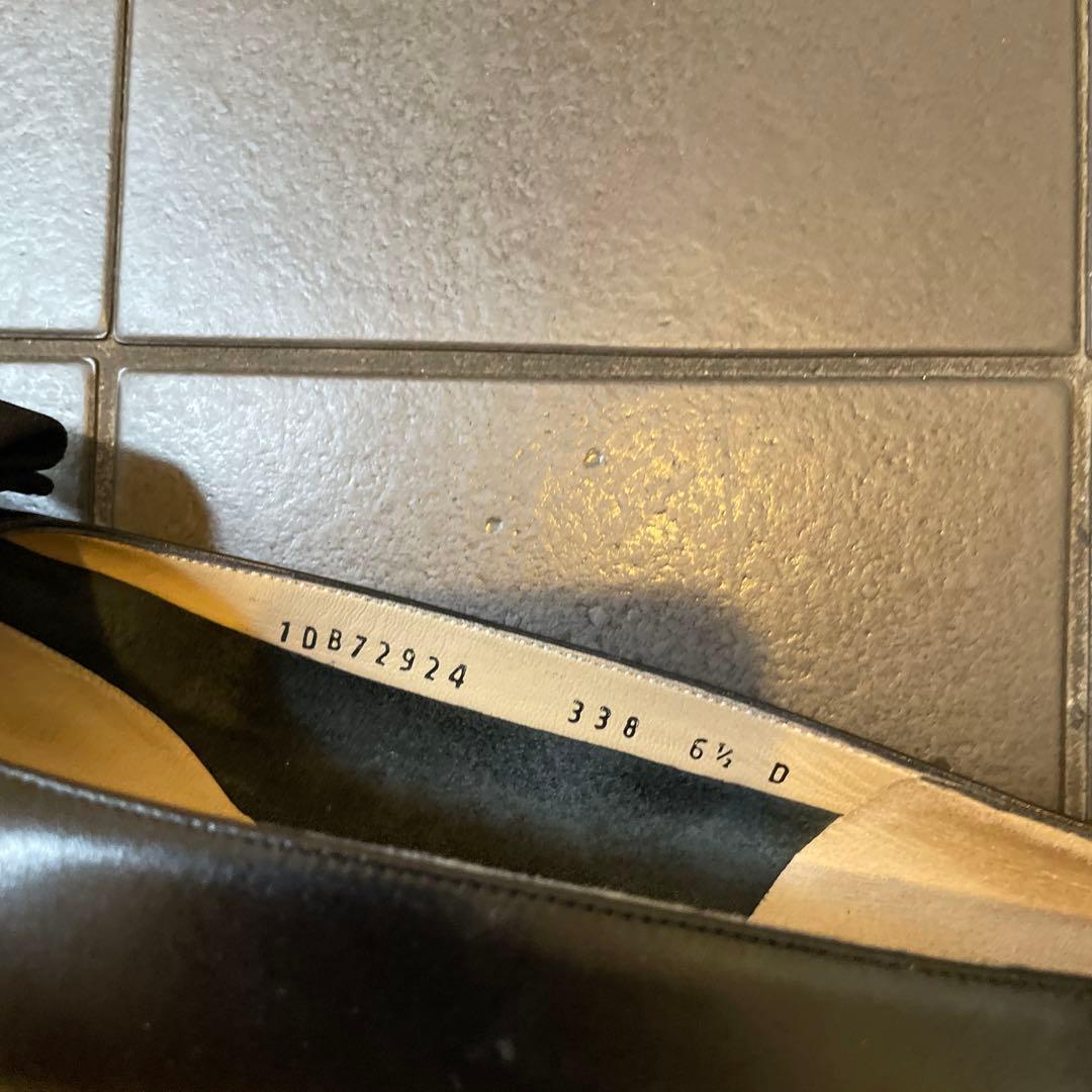 新品同様！！サルヴァトーレフェラガモ　ヴァリナ　フラット ヴァラリボン　23cm