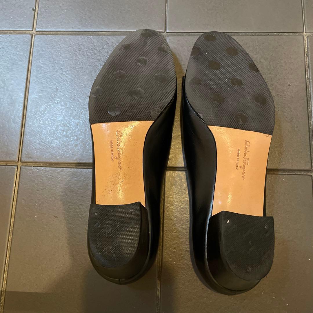 新品同様！！サルヴァトーレフェラガモ　ヴァリナ　フラット ヴァラリボン　23cm