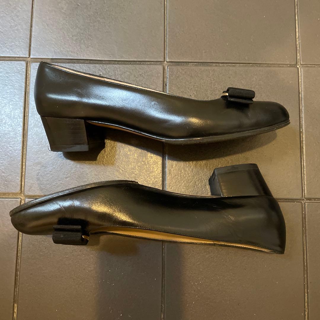 新品同様！！サルヴァトーレフェラガモ　ヴァリナ　フラット ヴァラリボン　23cm