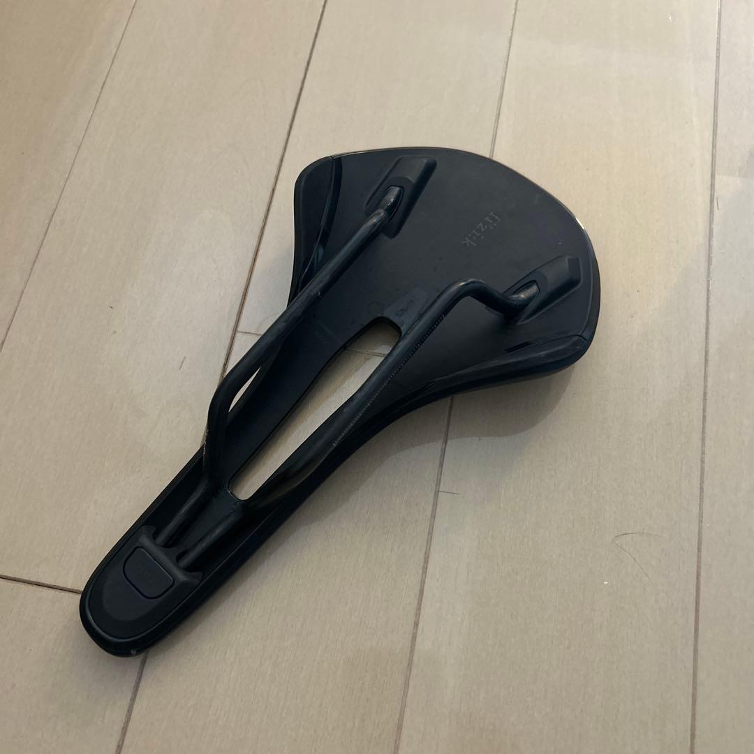 fi'zi:k サドル VENTO ANTARES R3 KIUMレール