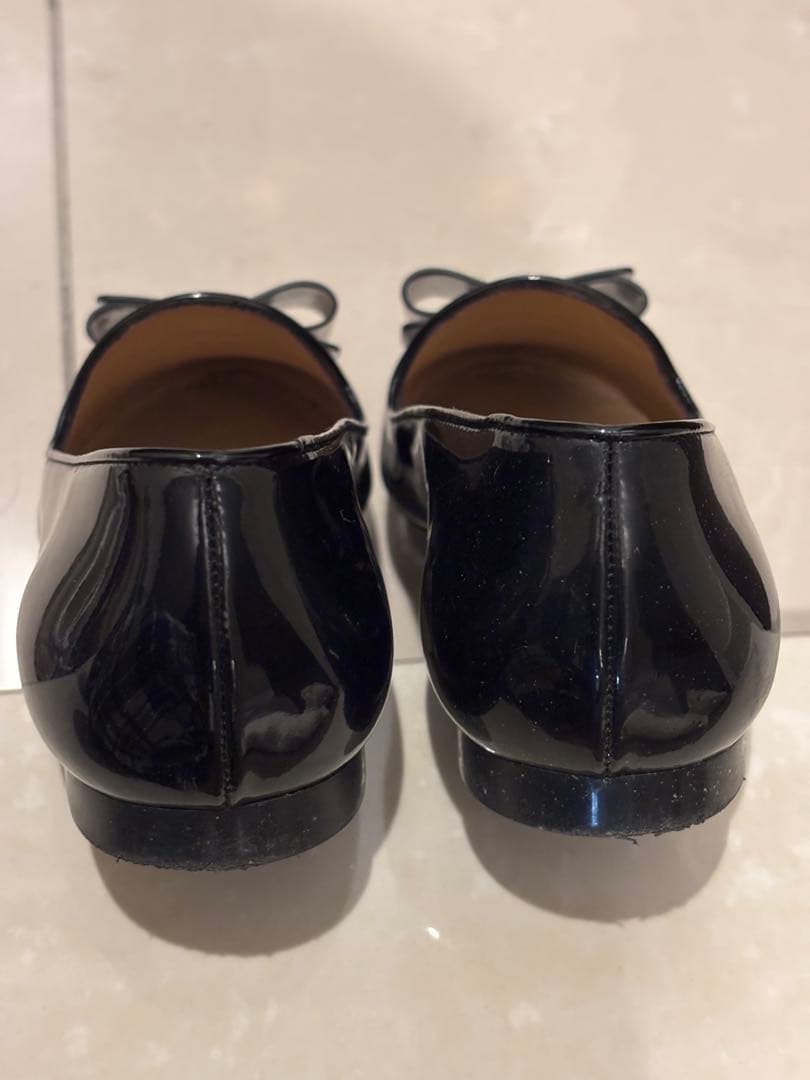 FERRAGAMO ブラックフラットシューズ