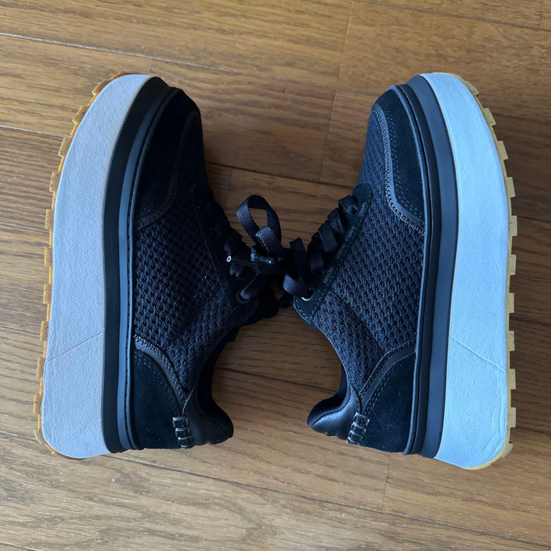 UGG厚底スニーカー　ブラック　22センチ