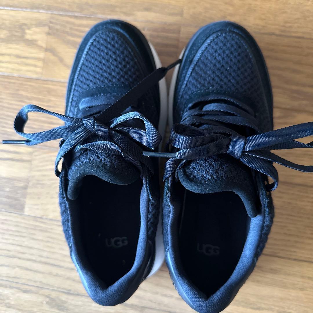 UGG厚底スニーカー　ブラック　22センチ