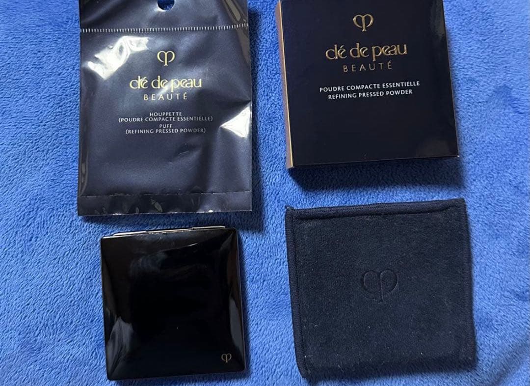 ぐ*ま様 クレドポーボーテ　プードルコンパクトエサンシエルn エレガントスリム