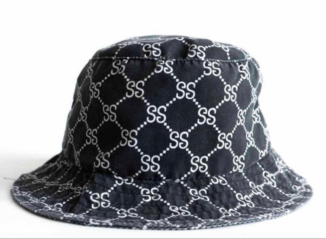 ロゴ入り黒バケットハット