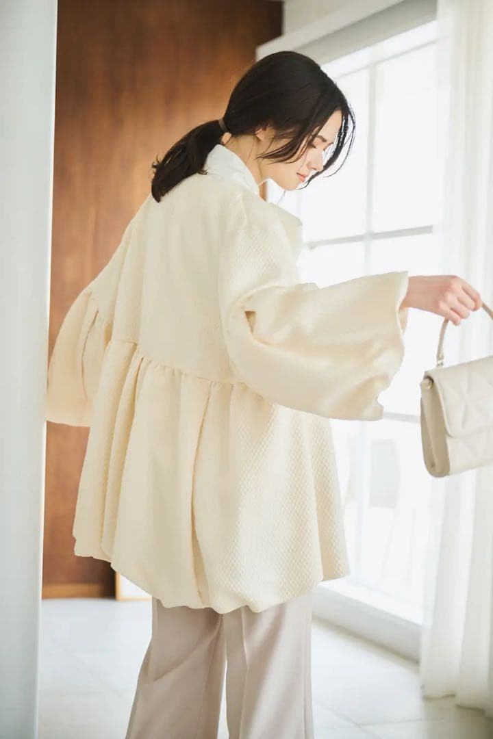 美品⁑ルーニィ　ジャカードバルーンアウター　オフホワイト　ノーカラージャケット