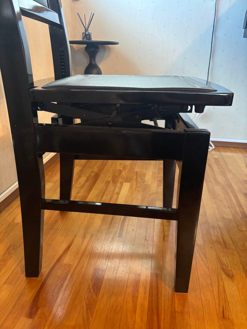 【ピアノ椅子】KAWAI カワイ　トムソン 椅子 背もたれ付き　高さ調整可能