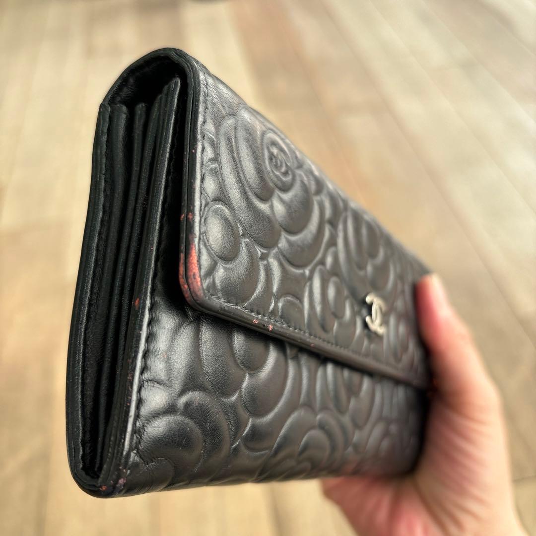 CHANEL ブラック フラワーエンボス 長財布