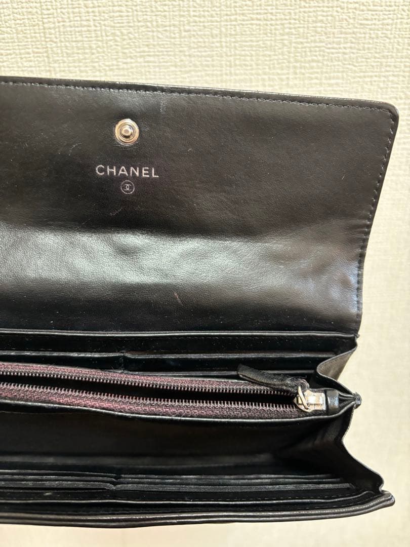 CHANEL ブラック フラワーエンボス 長財布