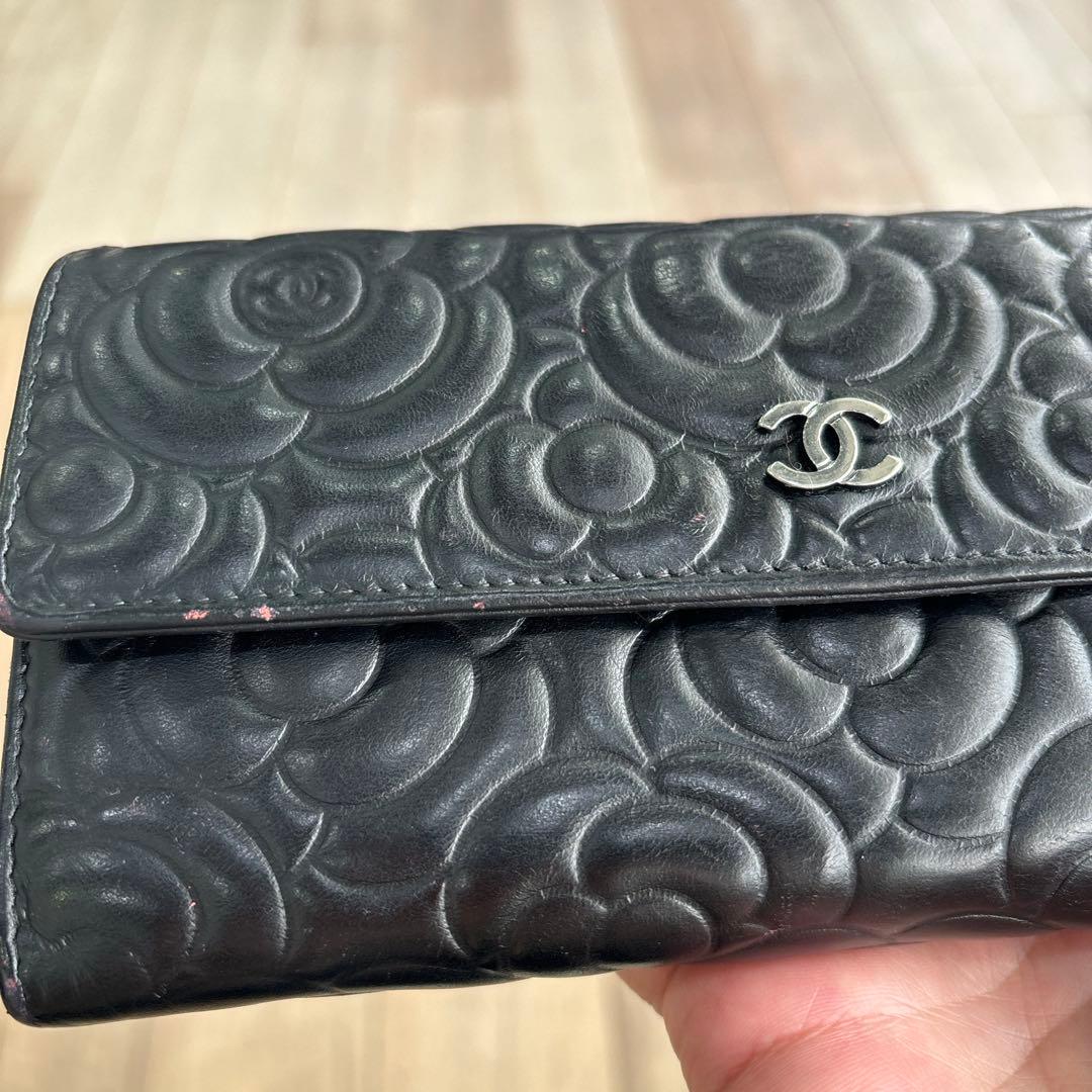CHANEL ブラック フラワーエンボス 長財布