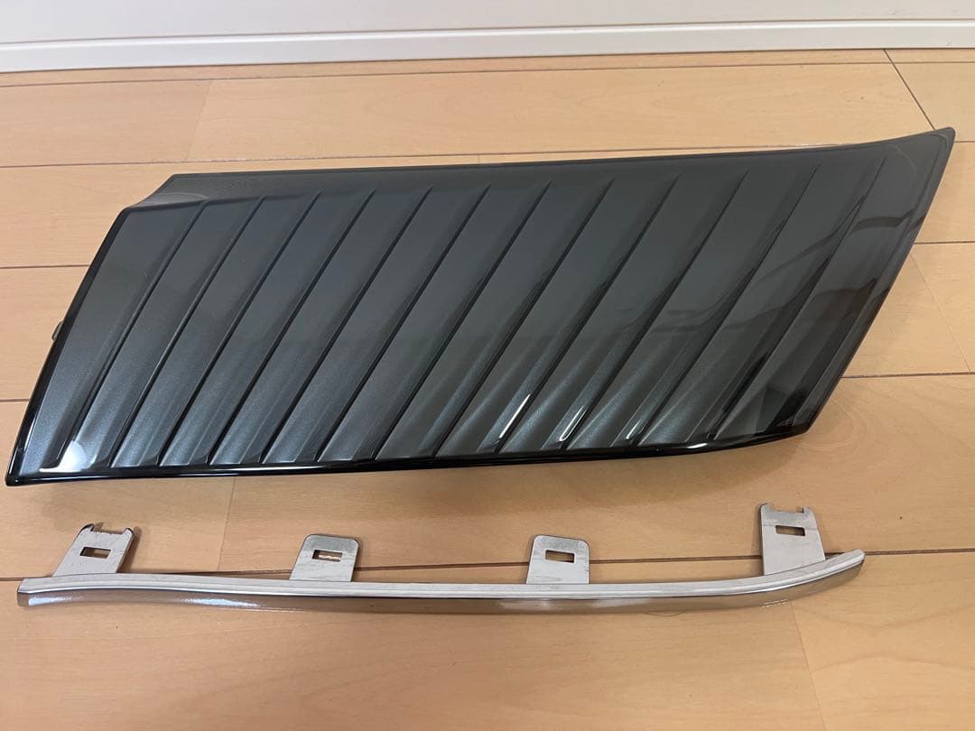 60系　後期　ハリアー フロントグリルガーニッシュ