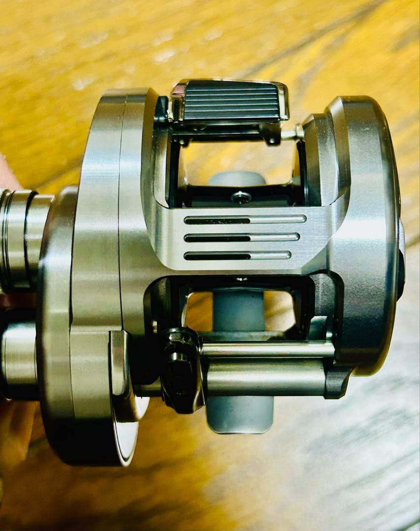 シマノ　19 カルカッタ　コンクエスト　DC 200