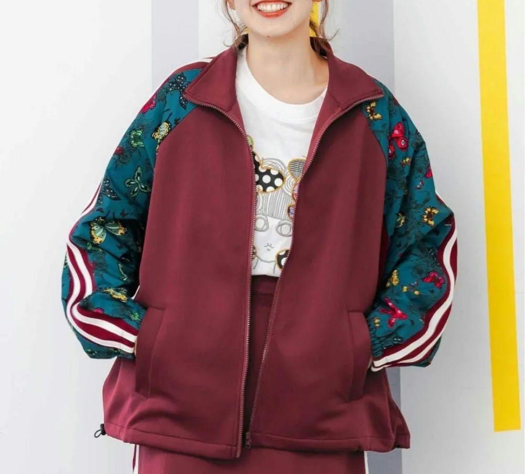 フローラル袖のバーガンディジャージセット