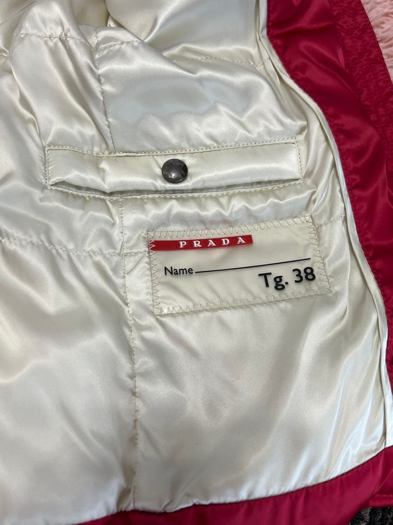 ポ*チ様 美品　PRADA レッドダウンベスト サイズ38